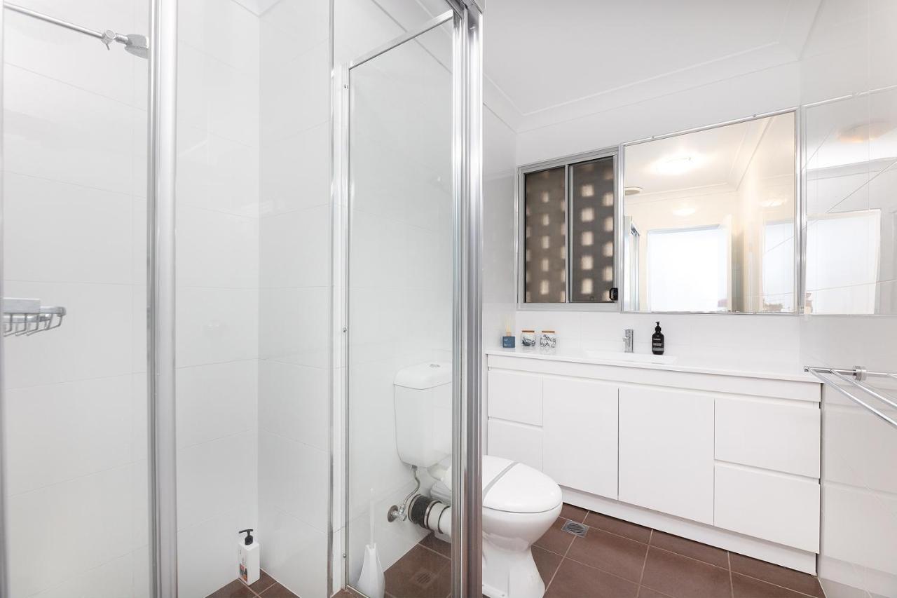 El Sandi, Unit 10, 14-18 North Street * Forster